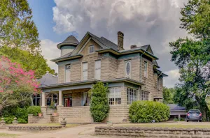 Image of Victorian home with four bedrooms and four and one half bathrooms.