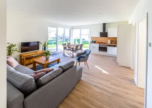 Image of SEELIEBE APARTMENTS SCHWERIN - PKW, teilweise mit privater Sauna, WLAN, XXL-Balkon o Terrasse, Seeblick