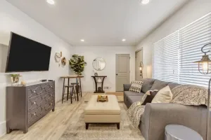 Image of Clean! Netflix, 3 min to DT, Walkable\/Bikeable