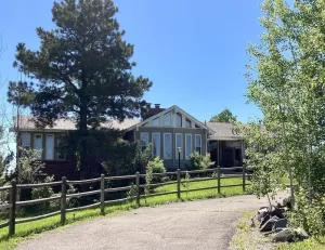 Image of Country Living for Grandparents, Travel Nurses and Execs!