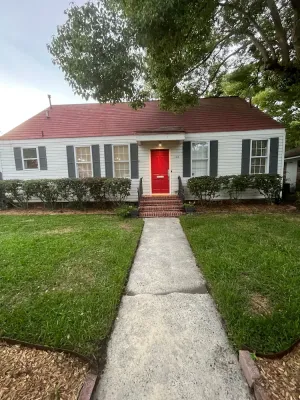 Image of BEAUTIFUL 2 BEDROOM 1930S HOME IN POPULAR PARK-SIDE.   Two miles to River front