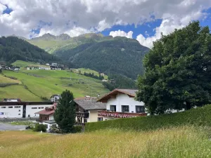 Image of Beautiful apartment for 2 guests with WIFI, TV, pets allowed and parking