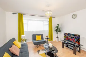 Image of Stunning four bedroom house close to Excel, O2 & Central London with free parking