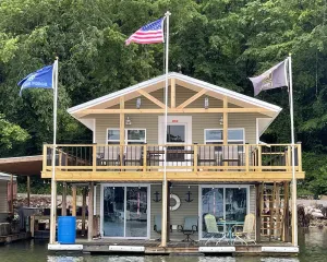 Image of Floating House on Tennessee River