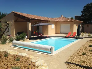 Image of New fenced villa with swimming pool near village center Pernes-les-Fontaines