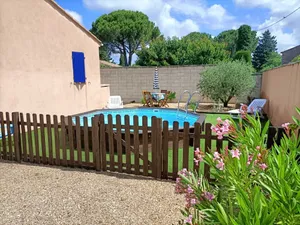 Image of Recent bright, air-conditioned house with pool near Luberon