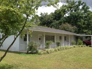 Image of Neat and safe Block home Near Historic Downtown Deland, pet friendly