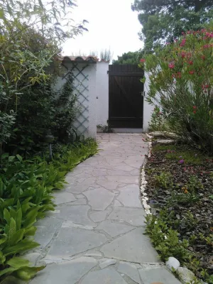 Image of Maison charmante aux Mathes avec jardin clôturé.