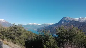 Image of Between Lakes and Mountains