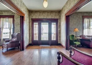 Image of Gorgeous 20s Historic Mini Mansion. King & Queens. Downtown Strip.