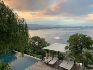 Image of Stunning 180º view of the sea and bay of Cannes, 100 m away from the sea, pool
