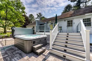 Image of Charming home with deck, crib, yard, 5-person hot tub - 1 dog OK, walk to beach