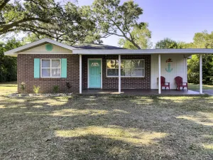Image of Cabana Cottage Centrally Located!