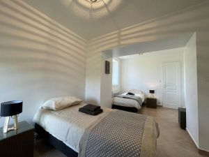 Image of Maison Confortable avec Grand Jardin, Proche de la N7, Idéale pour Balades et Séjours Détente - FR-1-489-446
