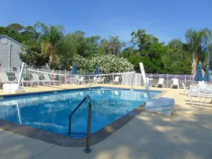 Image of S3, comfy, close to pickleball