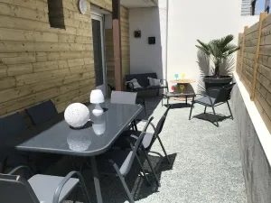 Image of T4 with courtyard and SPA 400m from the beach