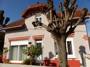 Image of Charming Renovated Cottage with Terrace, Modern Amenities, and Close to Major Attractions