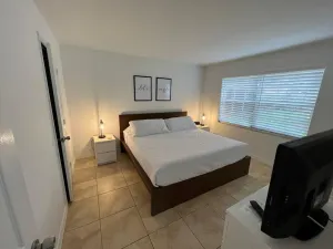Image of 300B - West Boca 1 Bed\/1Bath - No stairs - washer and dryer - enclosed patio
