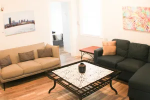 Image of California Ave - 2 BR - Home Away from Home!