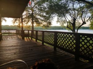 Image of Cozy Waterfront Lake House