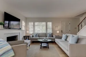 Image of Alexandria City, Free Parking, 10 mins to Smithsonian, Cotton Linens, Near DCA