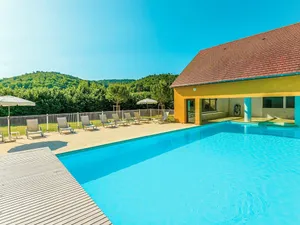 Image of Beautiful apartment in villa for 4 people with WIFI, pool, TV, terrace, pets allowed and parking