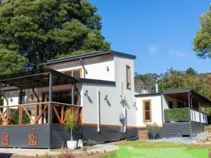 Image of Warburton<br>4 bedroom house near all of Warburton attractions, right on the yarra