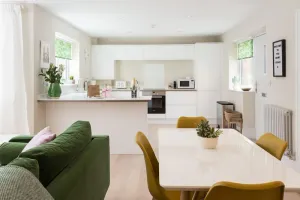 Image of The Mews - 2 Bedroom Luxury, Spacious House With Free Parking