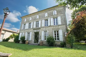 Image of Vintage french mansion + swimming pool into a fenced park close to the river