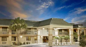 Image of Super 8 by Wyndham Byron/South Macon
