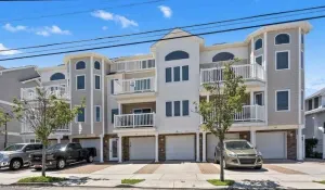 Image of Spacious 5 Bedroom Family Condo - 1 Block From Beach