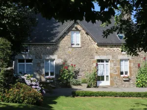 Image of Charming Cottage: Fireplace, Bright Interior, Baby Equipment, Garage, Pet-Friendly, Ideal Location