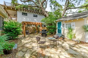 Image of Vintage cottage with outdoor shower and unique Interior - near North Beach