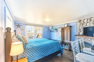 Image of Romantic, Walk to town and beach, Private (Beachside)
