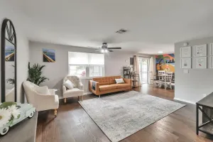 Image of Logan's Hideway & Grill!15 Minutes from Airport