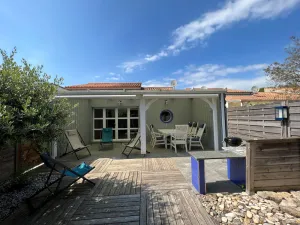 Image of Holiday Home 'Location Chemin De Lannelongue' with Private Terrace and Private Garden