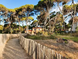 Image of Villa for 10 people by the beach in Hyères