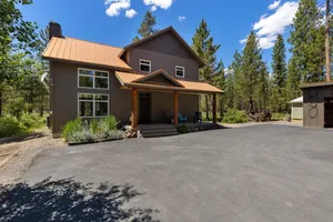 Image of Elk Cabin Getaway! Hot Tub ~ Private access to Deschutes River ~ Fireplace