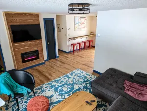 Image of In town, close to the trails, fully fenced in yard!