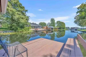 Image of Best of Both Worlds Lakehouse