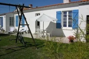 Image of Traditional Chaumoise home, between sea, forests and swamps