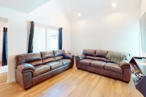 Image of Charming two-story townhouse with a full kitchen, washer\/dryer, & pool access