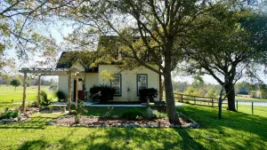 Image of Casa Colina: Rustic Cottage and Property + Stable for Horses