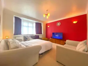 Image of Bright and Spacious 4 Bedroom Home