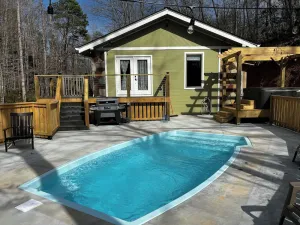 Image of Fabulous 4Bed 3 bath Cottage Pool Hot tub Games