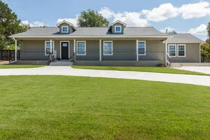 Image of Bright Star - Executive Ranch Style Home in Bandera 3BR+Office