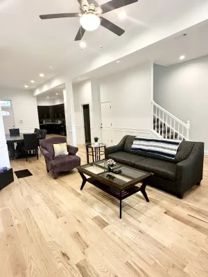 Image of Beautifully Renovated House 10 mins from Downtown