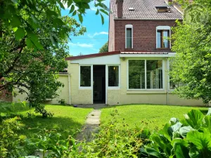 Image of Spacious 3-Bedroom Cottage with Garden & Garage near Cambrai Center