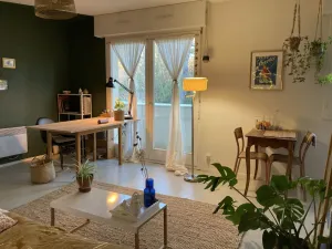 Image of QUIET STUDIO near town center facing park\/river vilaine :)