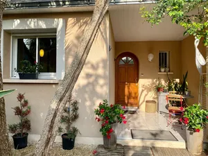 Image of Maison au calme avec jardin clos, 25 km des plages, 2 chambres, climatisation, Wifi, parking sécurisé - FR-1-306-1225